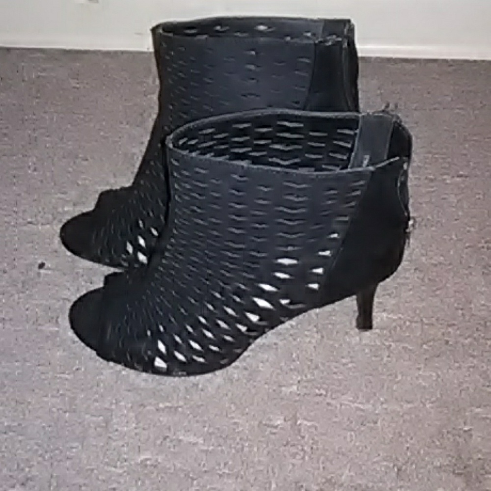 Heels - Picture 3 of 3